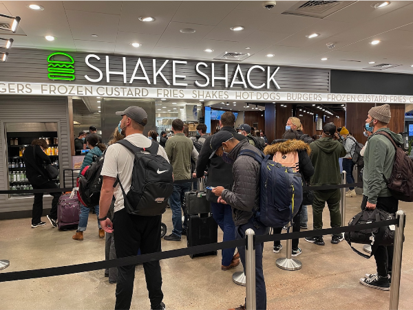 Line at a Shake Shack at the airport