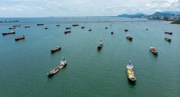 Tankers in the straight of Hormuz